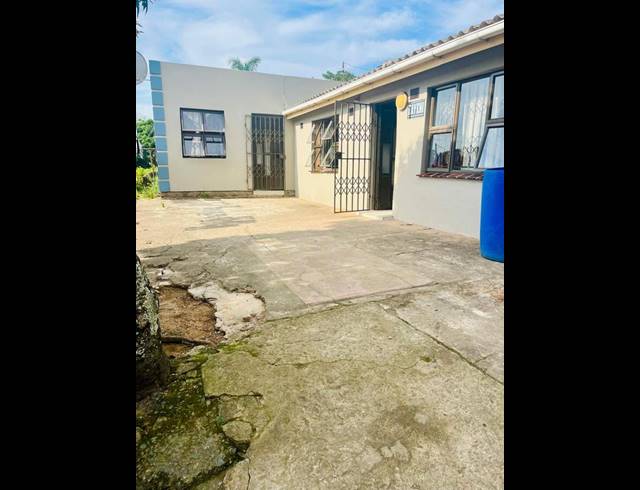 6 BEDROOM HOUSE FOR SALE IN UMLAZI A